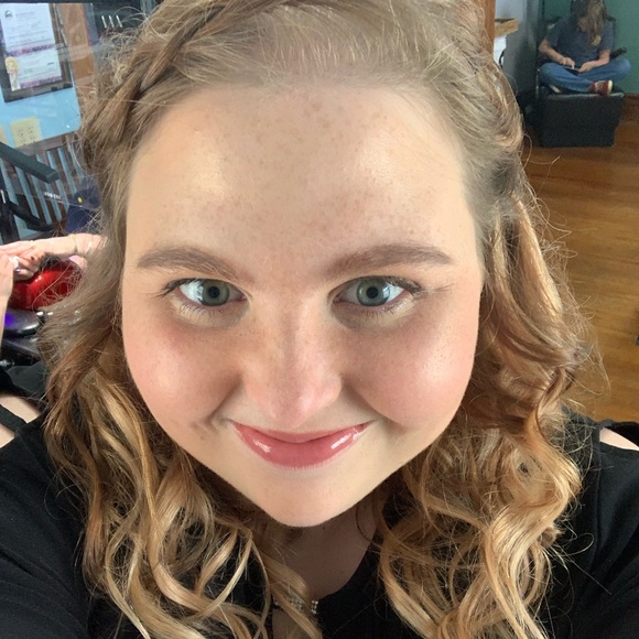 Meet your Posher, Sarah - Picture 1 of 5